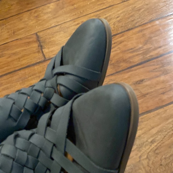 Universal Thread Women's Gray Strappy Heeled Sandals size 8.5W - Picture 10 of 11